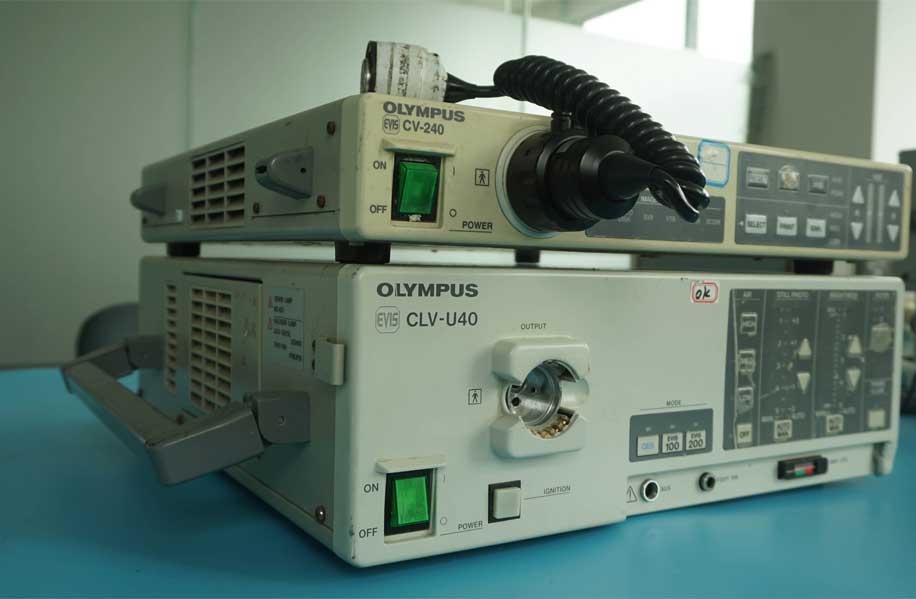Olympus CLV-240 XENON LIGHT SOURCE & CV-240 Video Processor